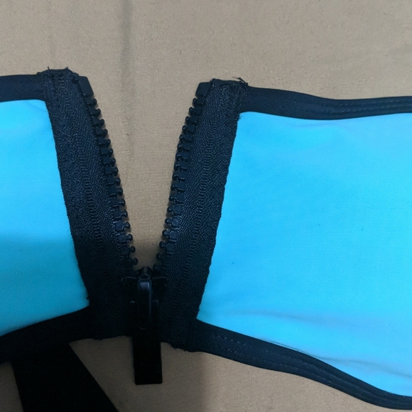 SALE [4/15$] HALTER SWIMSUIT TOP - Picture 4 of 4